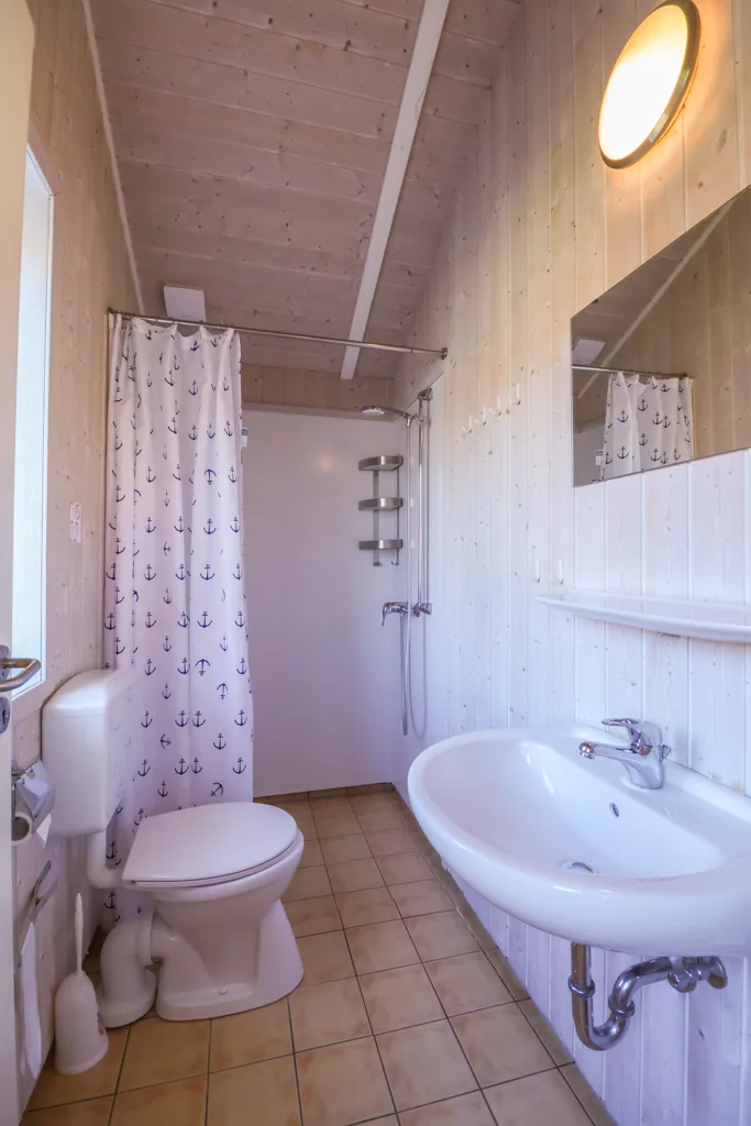 Badezimmer 1 mit Dusche