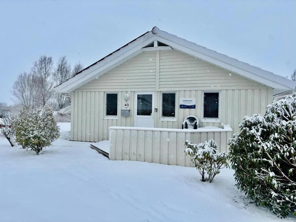 Das Fjordhaus im Winter mit Schnee